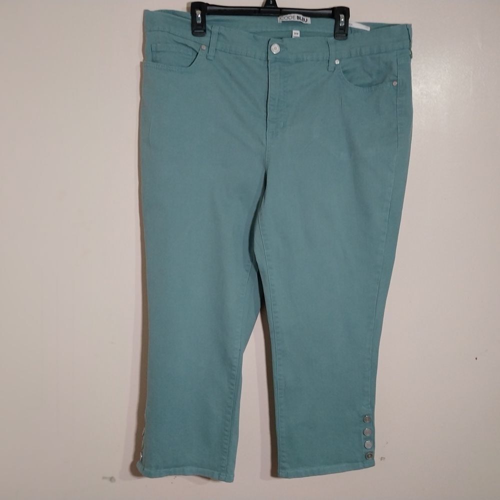 Code Bleu Women's 18 W Stretch Chic CasualCapri Blue Jeans Spadex. Cotton